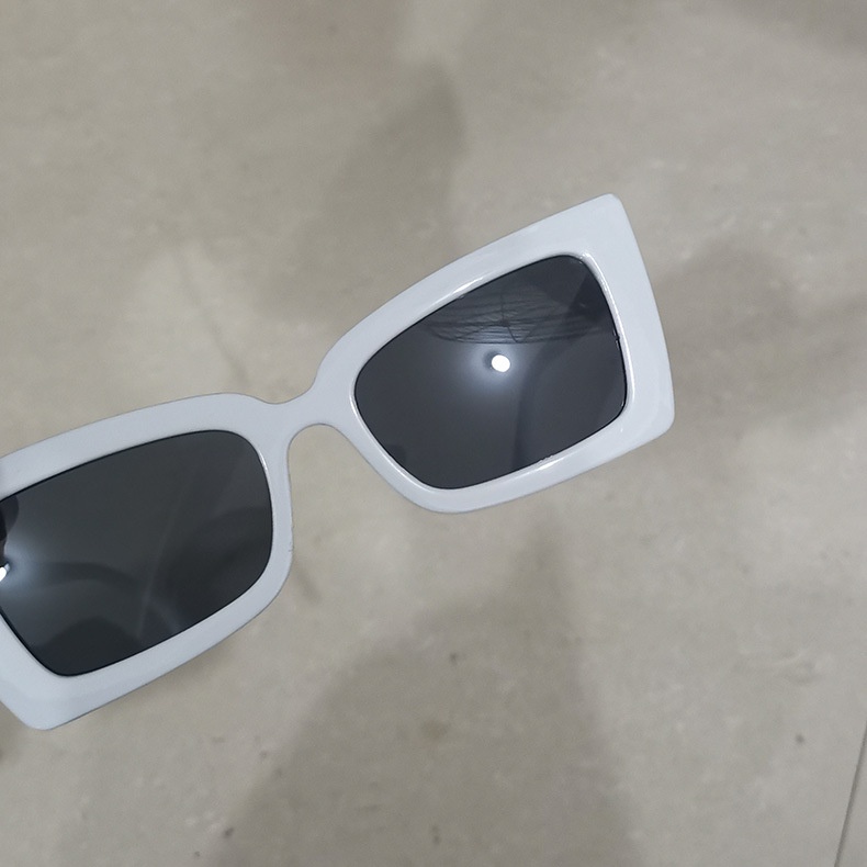 Kính Mát Vuông Thời Trang 428 2 Sang Trọng