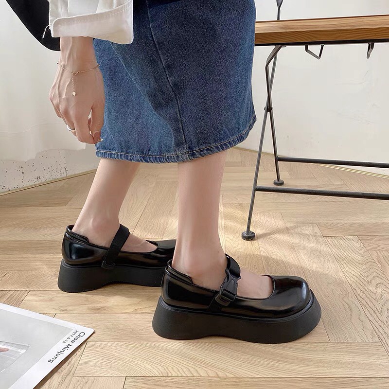 Giày Lolita nữ ulzang bánh mì quai cài độc đáo. Chất liệu da mềm mịn, đi êm chân. Thời trang trẻ trung dễ phối đồ