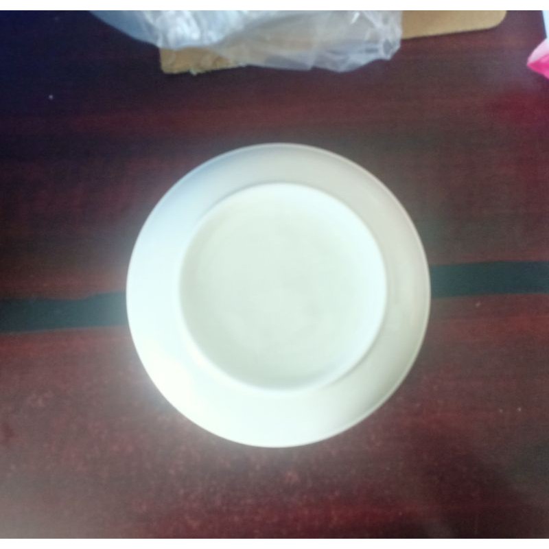 Đĩa sứ hứng nước chậu cây - KT: R15.5 x Đ10 x C2.7cm