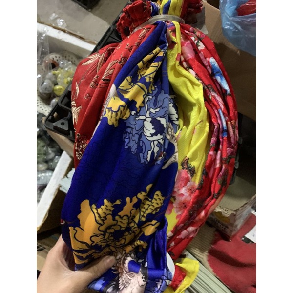 áo lồng gấm cho khuyên