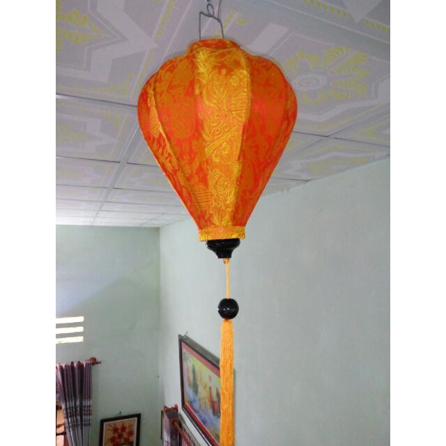 Lồng đèn hội an( bằng vải màu đỏ 30cm , hình củ tỏi )