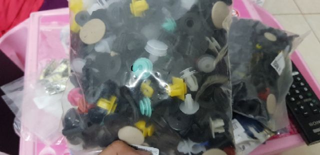 Túi 500 chi tiết nhựa nội thất. Bộ 500 vít chốt nhựa ô tô