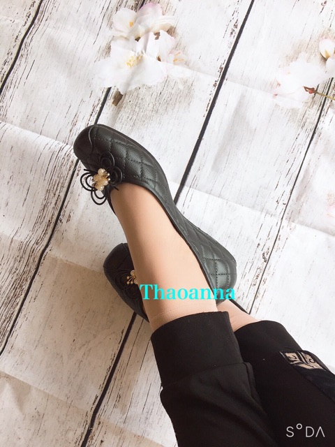 Giày nhựa nữ đính hạt siêu xinh