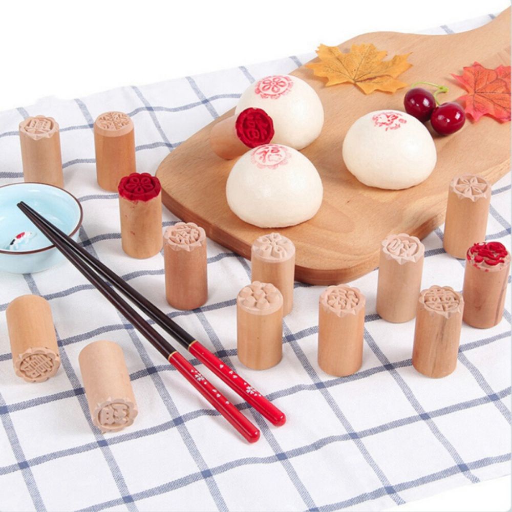 Con dấu bằng gỗ in họa tiết hoa cho cho bánh trung thu phong cách trung hoa
