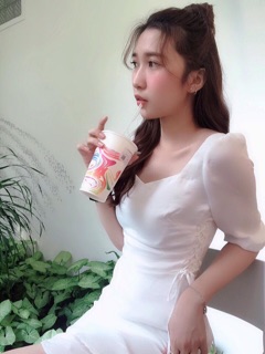 Đầm trắng chân bèo đan dây eo