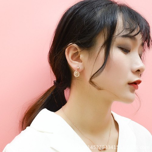 Bông Tai Tròn Tòn Ten Khắc Hình Nữ Hoàng Titan Ko Đen TT 3341