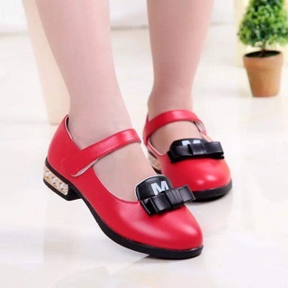Búp bê xinh chữ m bé gái
