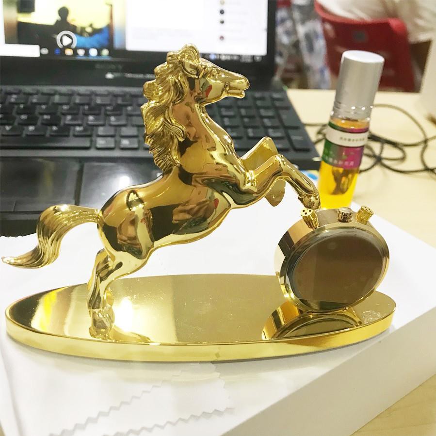 (Oto) Nước hoa đồng hồ và con ngựa trang trí Taplo ô tô hàng Quảng Châu