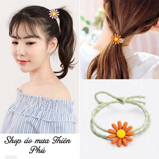 Cột tóc hoa cúc xinh xắn