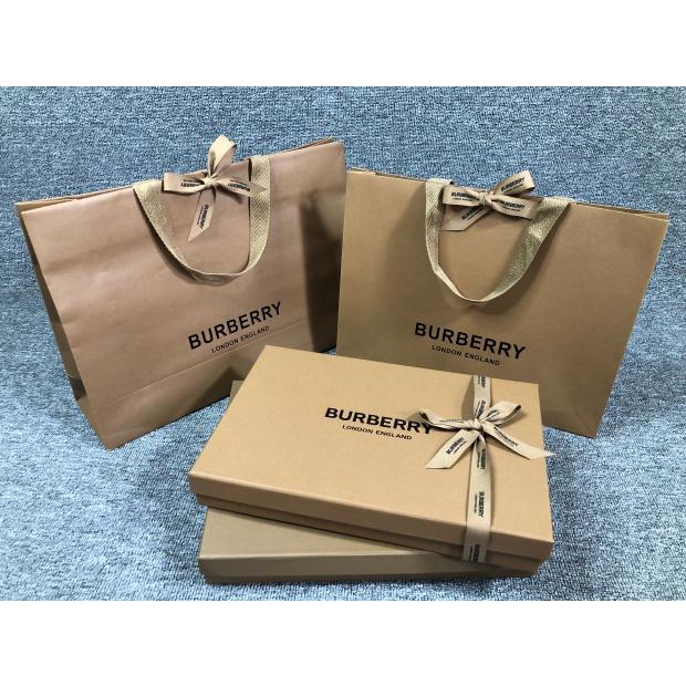 ▩Mới Túi Giấy Burberry Đựng Quần Áo Chống Bụi Tiện Lợi