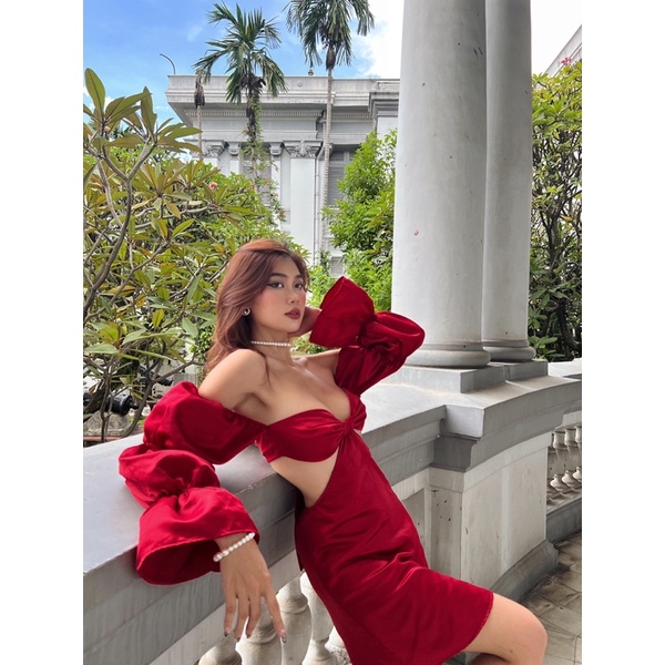 Đầm Tafta đỏ trễ vai khoét eo tay phồng quyến rũ - Byveestyle
