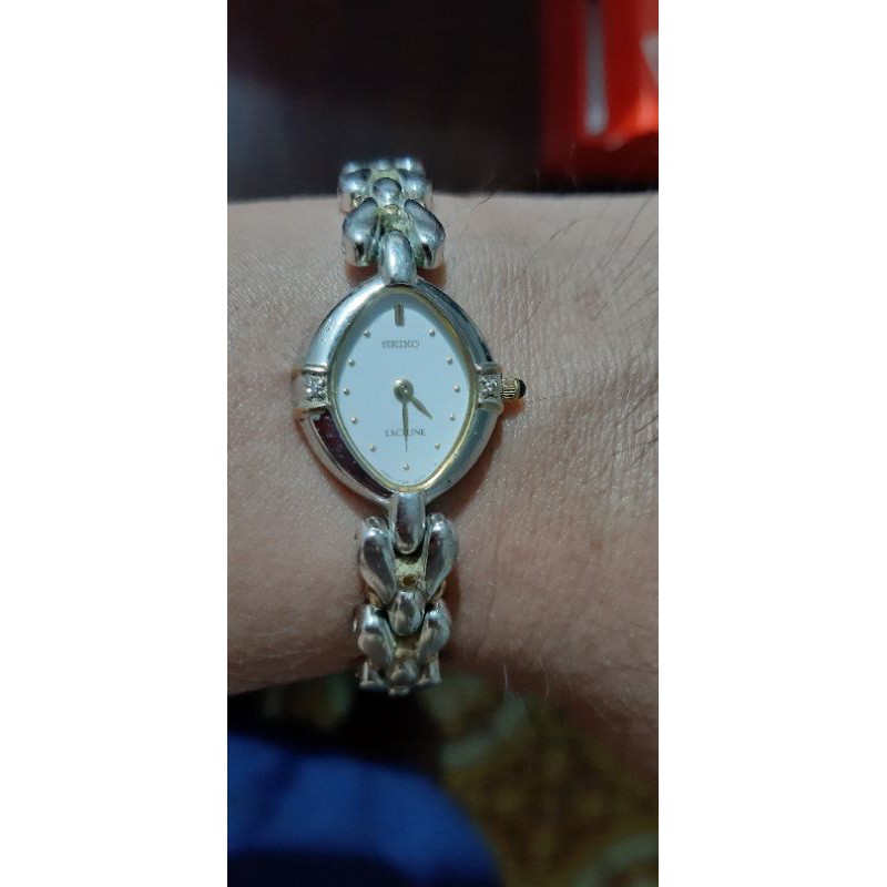 Đồng hồ Seiko Nữ lắc tay hàng si