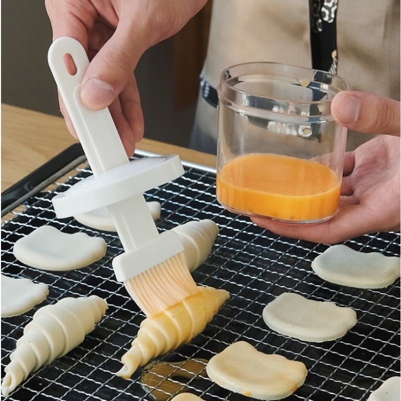 1 chai đựng dầu ăn bằng silicone kèm cọ phết dầu nướng BBQ
