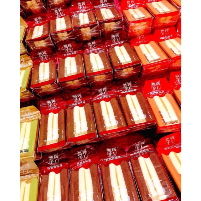 Combo 1 kg mix vị bánh bông lan tam giác Đài Loan.