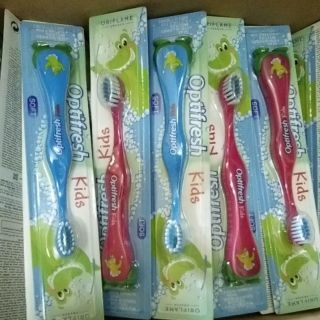 Bàn chải đánh răng cho bé cực dễ thương