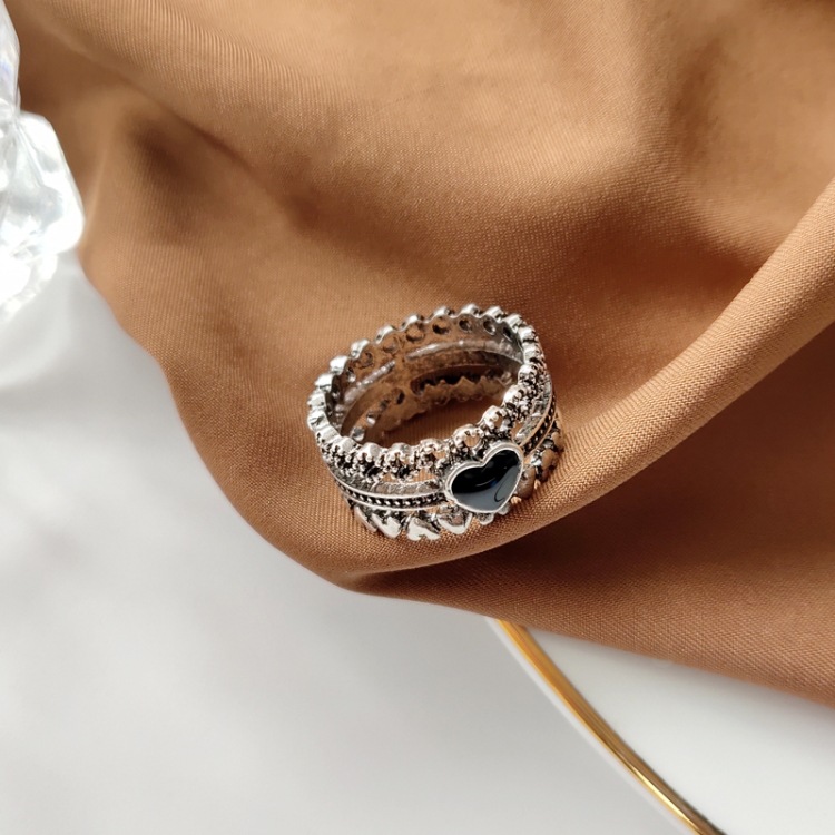 Nhẫn Tình Yêu Sơn Dầu Đen 191006Nhẫn Thiết Kế Đục Lỗ Thời Trang