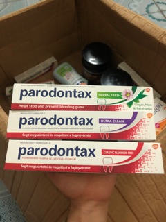 Kem đánh răng Parodontax-nội địa Séc