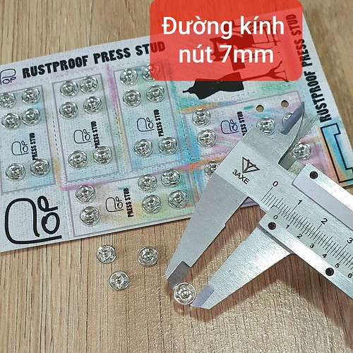 Vỉ Nút Bấm Thép Kết (May) Bằng Tay 7mm Dùng Cho May Mặc Màu Đen - Màu Trắng ( 36 nút / vỉ )