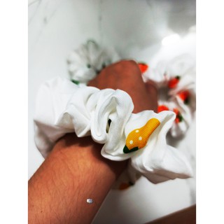 Dây buộc tóc Scrunchies vải trắng