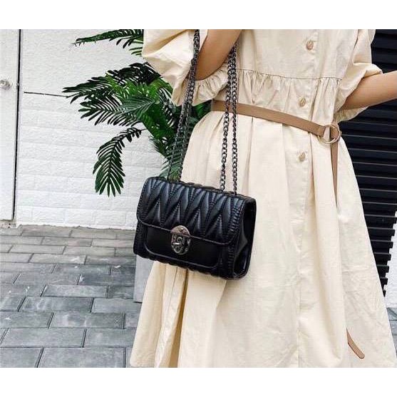 Túi xách nữ đeo chéo khóa xoay siêu sang