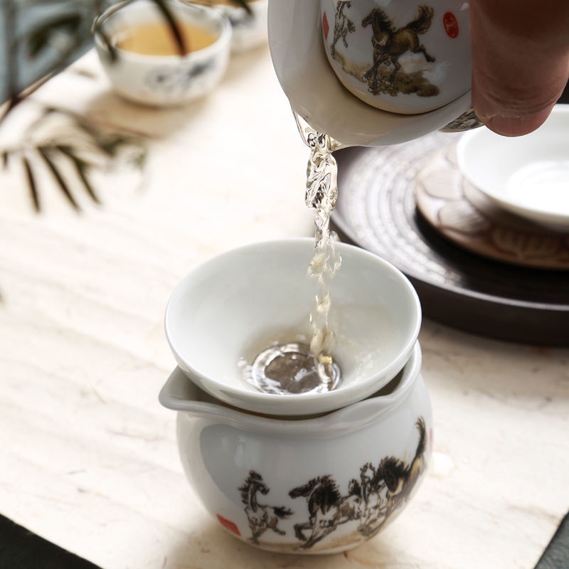Bộ Ấm Chén Uống Trà Bằng Sứ Màu Trắng Có Nắp Đậy Tiện Dụng