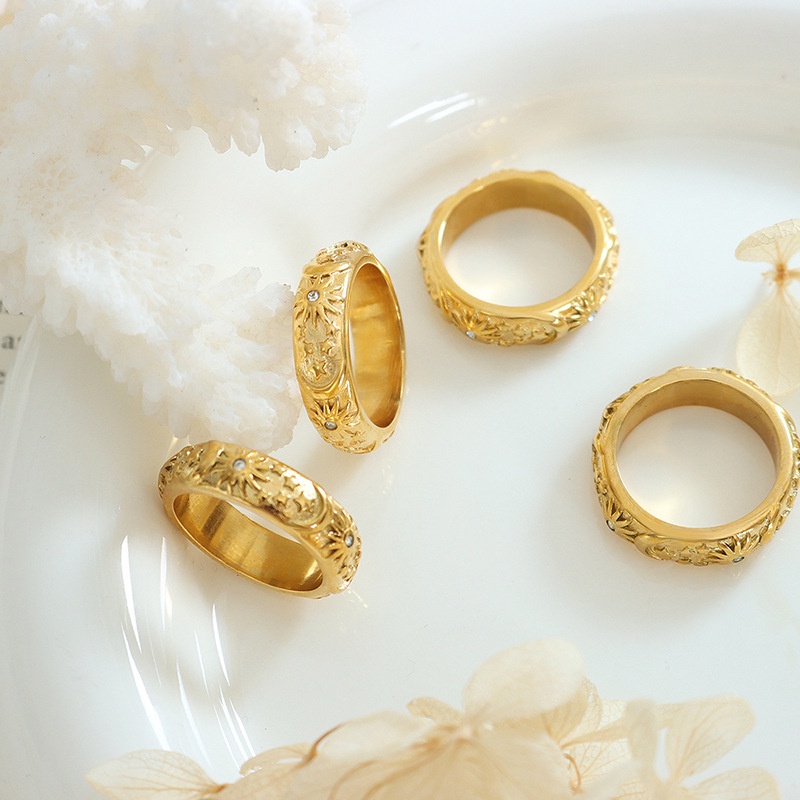 1 Nhẫn Thép Titan Mạ Vàng 18K Đính Đá Zircon Mặt Trời / Ngôi Sao / Mặt Trăng Thời Trang Cho Nữ