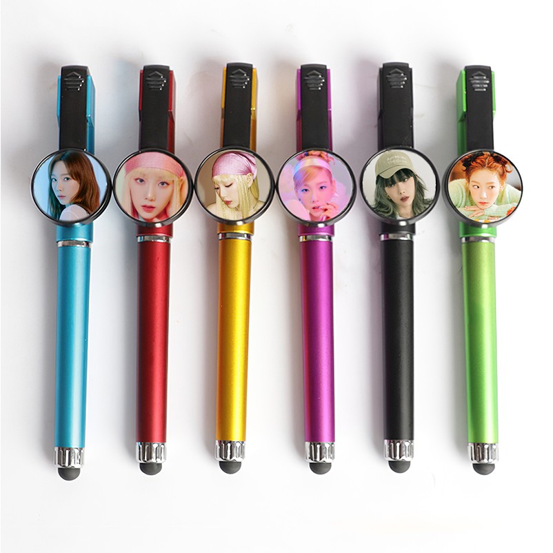 Bút Taeyeon SNSD 3 trong 1 (bút viết+bút cảm ứng+giá đỡ điện thoại)