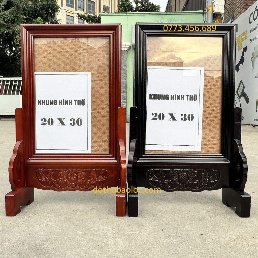 Khung ảnh thờ gia tiên gỗ tràm bông vàng có chân để ảnh 20cmx30cm
