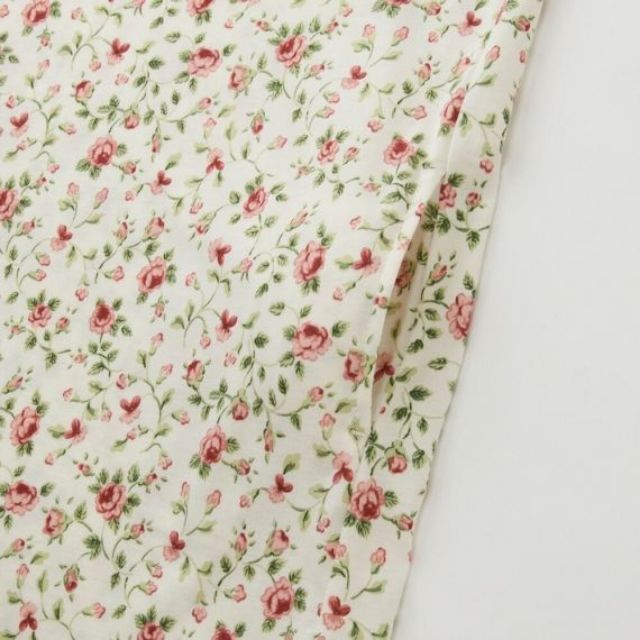 Váy hoa Uniqlo kid size 150 cm