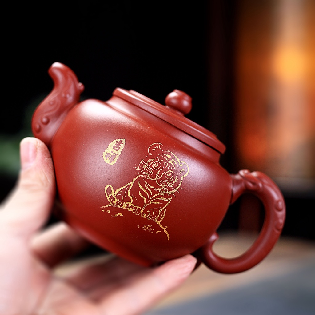 Ấm Tử Sa Nghi Hưng Manh Hổ Hiến Thụy 310 ml (Đại Hồng Bào)