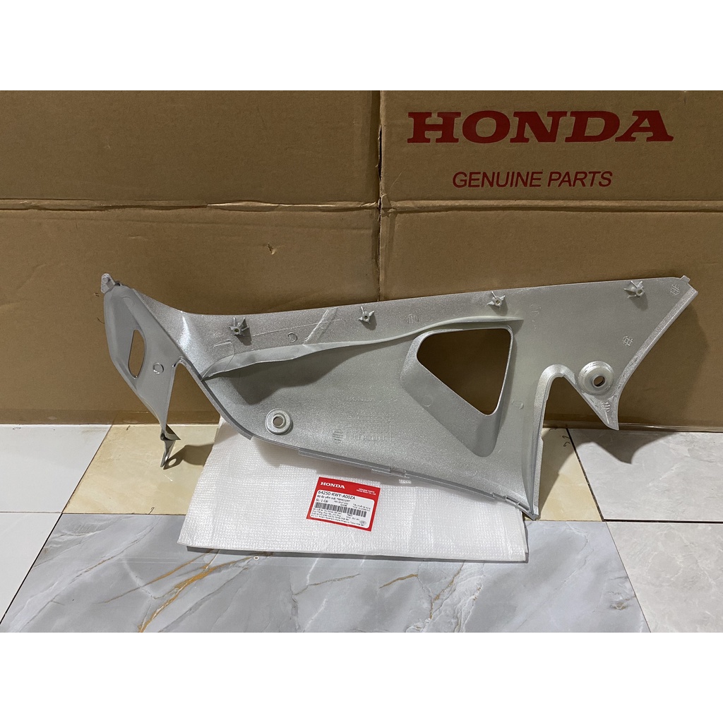 Cánh trong bên trái HONDA WAVE ANLPHA năm 2009-2016 màu Bạc.