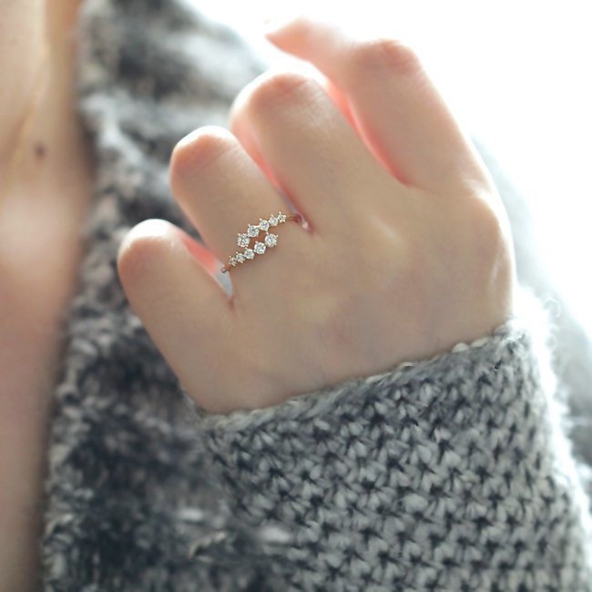 Nhẫn Đính Hôn Thép Titan Mạ Vàng Đính Đá Zircon Đơn Giản Thời Trang Hàn Quốc Cho Nữ