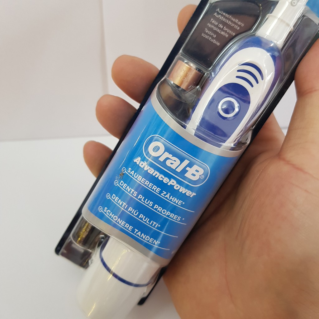 Bàn chải đánh răng Oral-B Advance Power (dùng pin)
