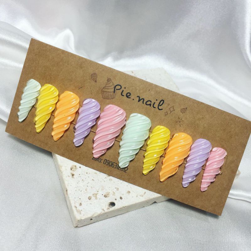 Nailbox thiết kế. Màu pastel, gel nổi xoắn ốc
