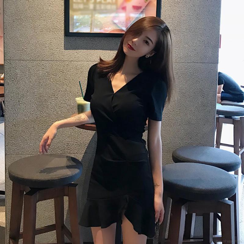 Đầm đen tay ngắn cổ V thiết kế thanh lịch