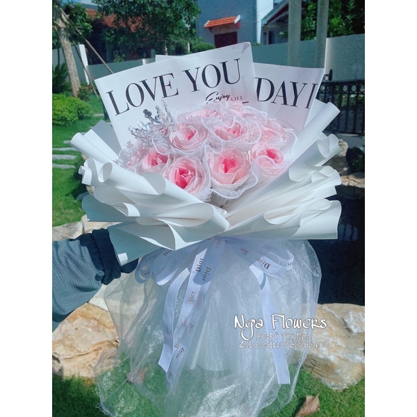 [Quà Tặng] Bó Hoa 15 Bông Vip Kèm Vương Miện