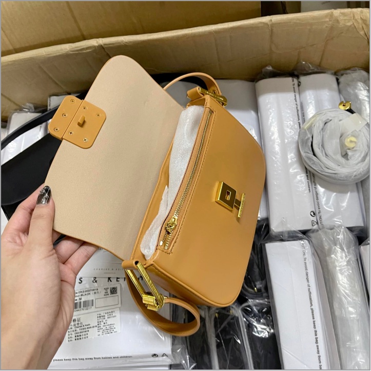 Túi CnK Nhiều Màu Cho Bạn Nữ Trẻ Trung Năng Động DC7101