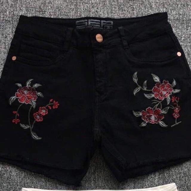 QUẦN SHORT JEANS NỮ TRẮNG ĐEN THÊU HOA TUA LAI HAI MÀU ĐEN TRẮNG B-T