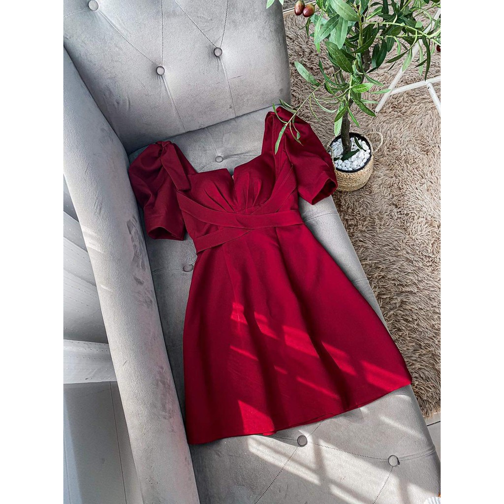 [Mã FAGREEN1505 giảm tới 30K đơn 99K] VÁY ĐỎ CÚP NGỰC XẺ V BUỘC ĐAI | BigBuy360 - bigbuy360.vn