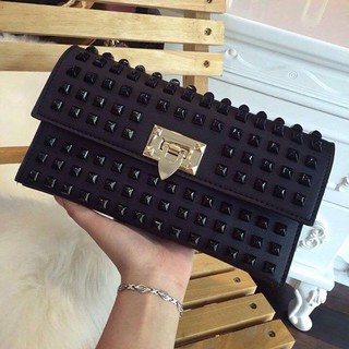 Clutch đinh đi tiệc siêu sang