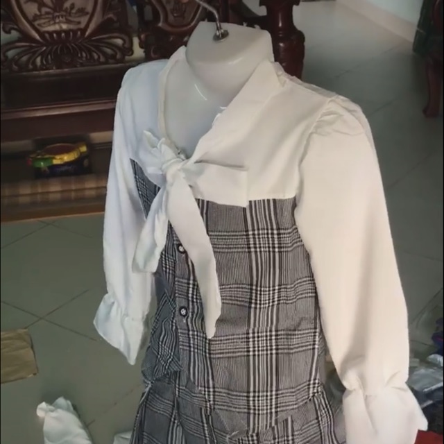 Manocanh máng nhựa treo váy áo trẻ em đẹp tại shop 5 chiếc =100k