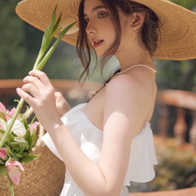 Đầm trắng cúp ngực bèo đi dự tiệc cưới xinh xắn