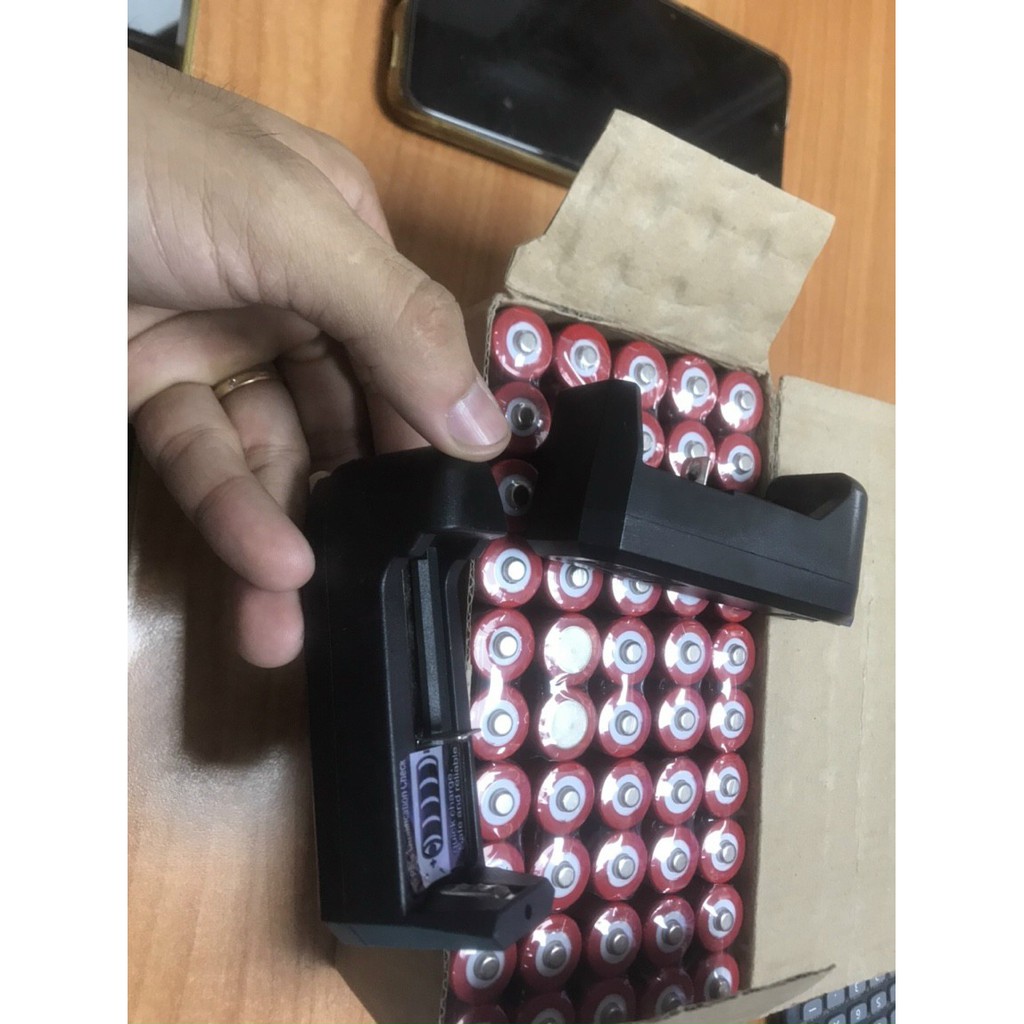 Bộ pin + sạc BRC 18650 8800mAh 3.7v Li-lion