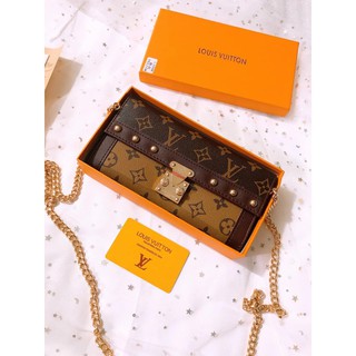 Clutch đinh Louis Vuittion