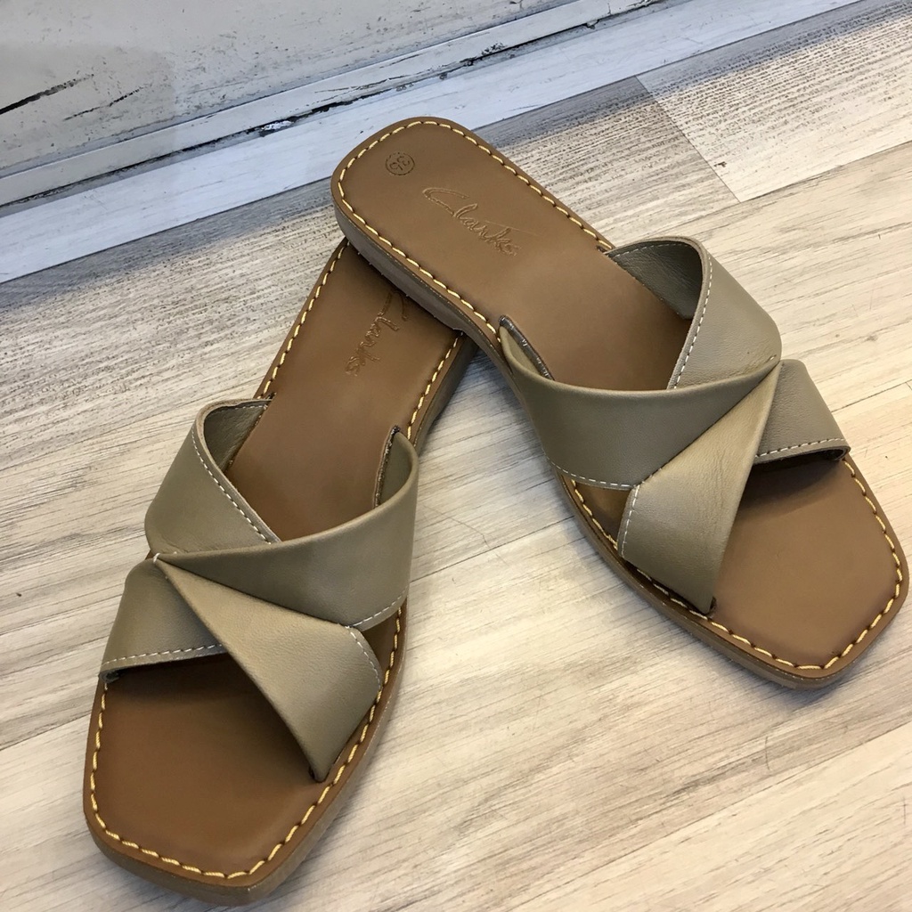 Dép Clarks
