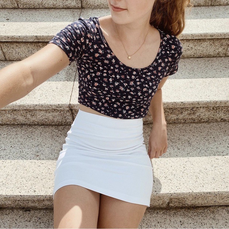 [Mã FAMAYWA giảm 10K đơn 50K] áo phông crop cổ rộng xanh than hoa hồng