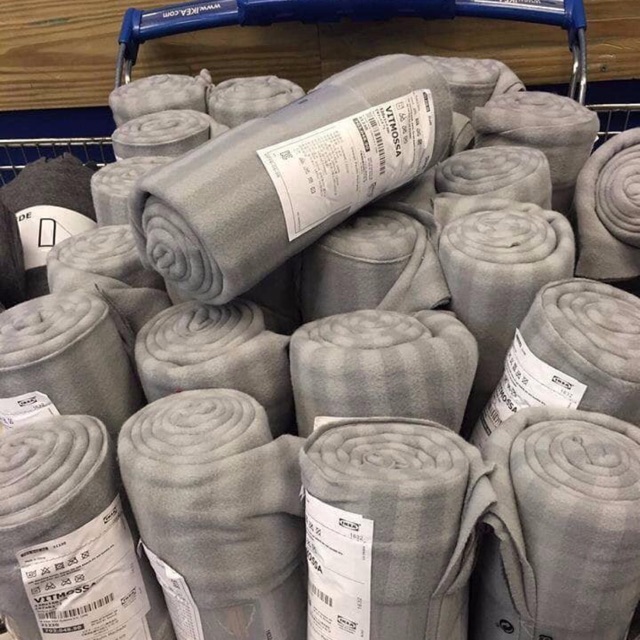 Chăn IKEA kẻ ( KT 1m6 x 1m2)