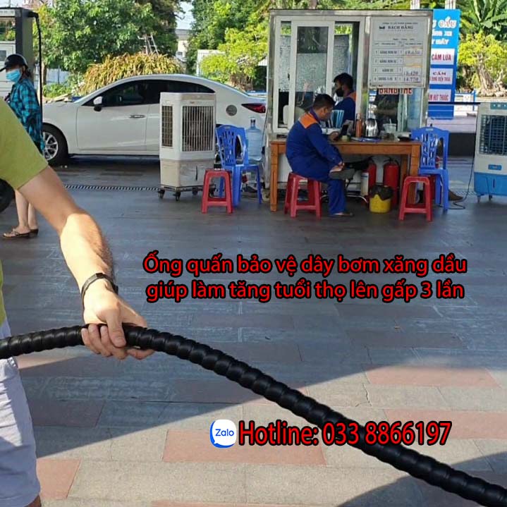 Dây xoắn màu đen bảo vệ dây bơm xăng dầu
