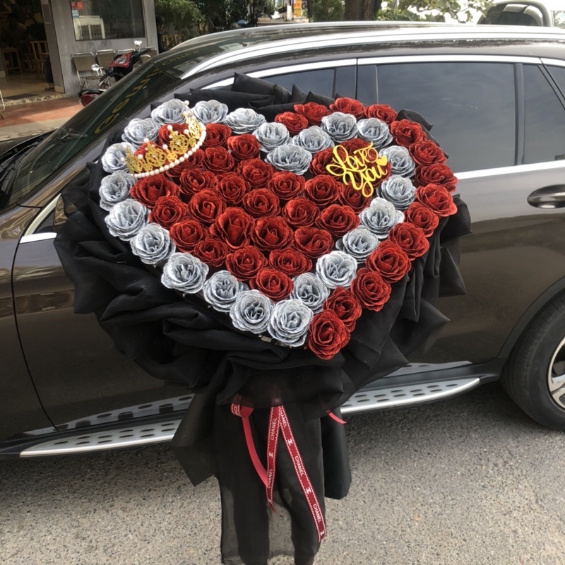 Bó hoa hồng nhũ đỏ bạc trái tim lồng kèm vương miện và chữ Love you làm quà tặng Valentine, ngày 8/3, 20/10