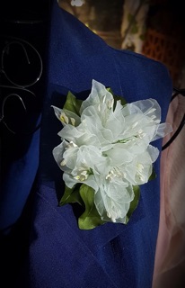 Cài áo hoa giấy